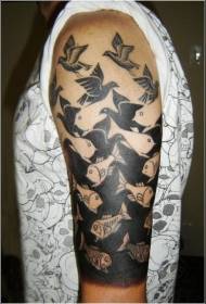 Stor gjeng med svart og hvitt tatoveringsmønster for fuglfisk
