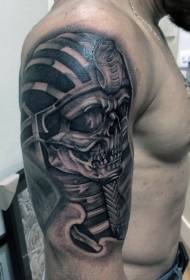 Arm swart en wit, grillerige Egiptiese skedel tattoo patroon