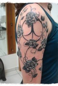 Iso käsivarsi perinteinen maalattu ruusuviini tatuointi malli