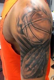 Большая рука черно-серый стиль баскетбола и молитвы рука рисунок татуировки