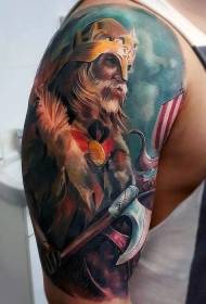 Невероватни фантастични средњовековни ратник са фантастичним узорком тетоваже секире и брода