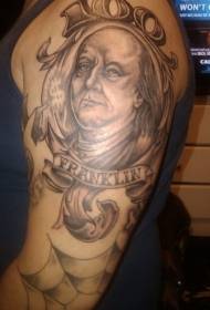 Portrait Benjamin Franklin à gros bras noir avec motif de tatouage de lettre
