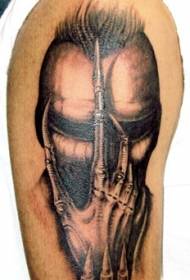 Didelės rankos paslaptingas mechaninis portreto tatuiruotės modelis
