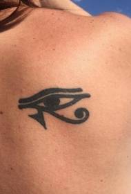 Ryggen svart Horus øye tatoveringsmønster i egyptisk stil