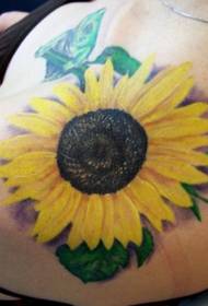 Na ramenu lijep uzorak boje tetovaže suncokreta