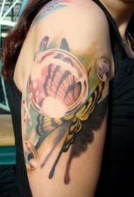Kipepeo kubwa la asili na muundo wa tattoo ya maji