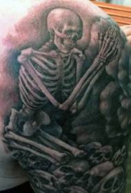 大臂令人印象深刻的黑灰祈祷骷髅纹身图案
