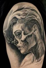 Modello di tatuaggio ritratto in stile realistico in bianco e nero fumo donna ritratto