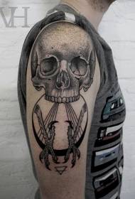 Modello tatuaggio stile teschio nero e artiglio d'aquila