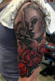 Modello di tatuaggio rosa grande bella donna dipinta