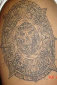 Azteken-stylkalinder mei skull tattoo-patroan