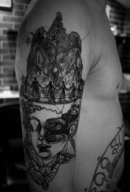 Tattoo mór dubh dubh creepy figiúr