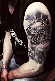 Impressionante modello tatuaggio braccio grande guerriero casco bianco e nero