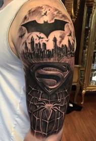 Вялікая рука розных знакаў супергерояў чорных малюнкаў татуіроўкі