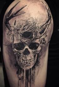 Grote arm mysterieuze zwarte schedel met gewei en nest tattoo-patroon