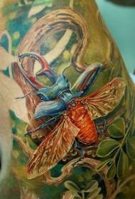 Vzorek tetování barevné hmyzu a lesa