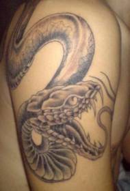 Crno siva uzorak tetovaža zmija velike ruke