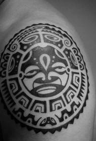 Skulderrunde svart polynesisk tatoveringsmønster