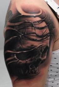 Braccio di cenere nera con disegno realistico del tatuaggio della vite