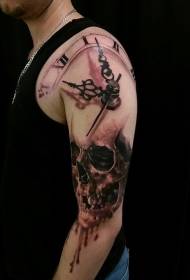Braccio nero stile grigio teschio umano e orologio tatuaggio