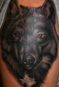 Realistis kepala serigala hitam pola tato lengan besar