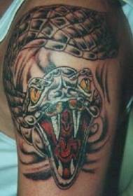 Brazo rojo boca grande serpiente tatuaje patrón