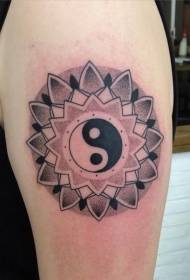 Iso käsivarsi musta harmaa tyyli vanilja kukka ja yin ja yang juorut symboli tatuointi malli