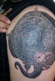 Fine mór lámh dia na gréine le patrún tattoo aztec nathair