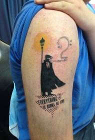 Modello di tatuaggio del fumetto solitario grande braccio e lettera