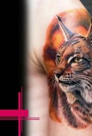 Model de tatuaje de pisici sălbatice colorate în stil realist braț