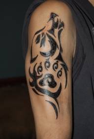 Modello di tatuaggio spalla lupo nero stile tribale
