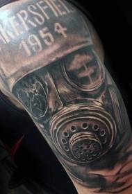Groot arm swartgrys styl beskadigde gasmasker en letter tattoo patroon