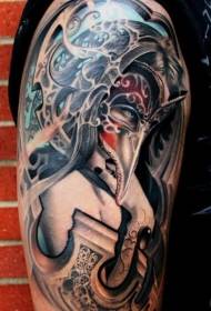 Ritratto di donna di colore grande braccio con modello di tatuaggio maschera