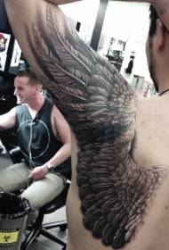 Realistické čierne sivé krídla na tetovaní s pôsobivými chrbtami a pažami