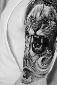 Qaadashada madow iyo cadaan cad oo tattoo ah