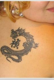 Povratak uzorak crne kineske zmajeve tetovaže