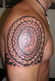 Arm keltski trokut totem tetovaža uzorak