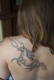 Плечі чорна лінія кінь силует татуювання візерунок