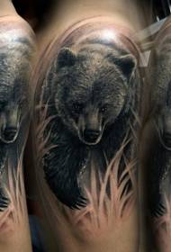 大臂奇妙的熊紋身圖案