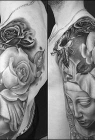 Schouder zwarte vrouw met roos tattoo patroon