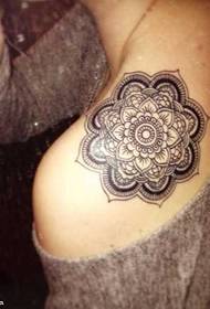 Modello di tatuaggio mandala perfetto