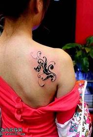 Modello di tatuaggio totem di tendenza spalla bello