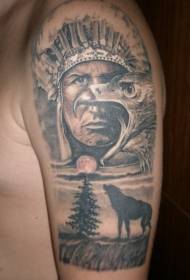 Retrato indiano de braço grande com padrão de tatuagem de águia e lobo