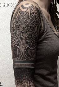 Modello di tatuaggio di vecchio albero di spine di spalla