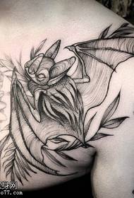 Bat-tatoveringsmønster på skulderen