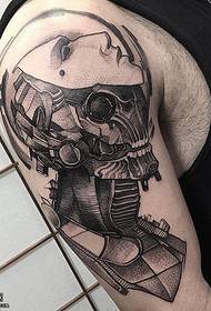 Spalla che punge il modello astratto del tatuaggio del totem