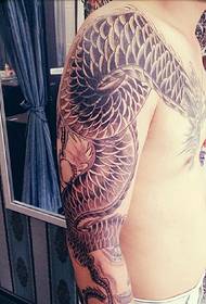 Dominimi klasik mbi supin modeli i lig i tatuazhit dragua