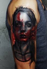 Lengan besar warna gaya seram pendarahan corak tatu potret wanita