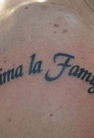 Vīriešu lielo roku angļu ģimenes pirmais tetovējums