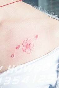 მხრებზე ახალი petal tattoo